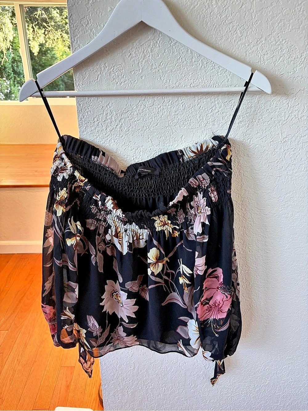 Olivaceous Floral Sheer Blouse in Black & Pink Size Small